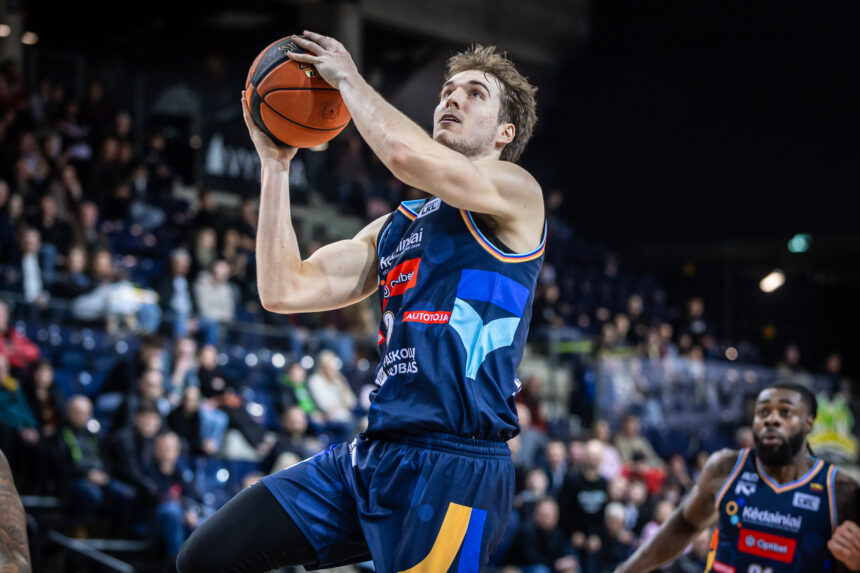 „Neptūnas“ namie nusileido „Nevėžiui“  