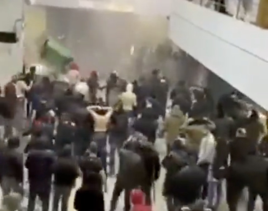 Pamatykite: Belgrado derbyje Eurolygoje – šokiruojančios „Crvena Zvezda“ ir policijos riaušės