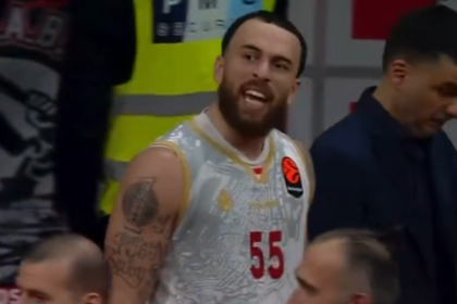 Mike'o Jameso išvarymas. „X“ stopkadras