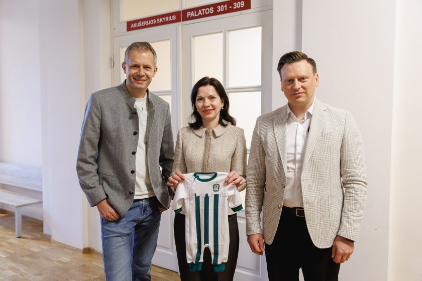Graži „Žalgirio“ akcija: sostinės naujagimiams – komandos marškinėliai