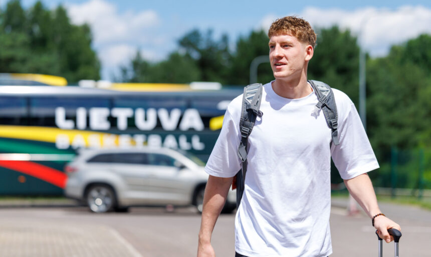 Jakučionis – apie debiutą rinktinėje ir duetą su Buzeliu: „Bus laiko viską apkalbėti“