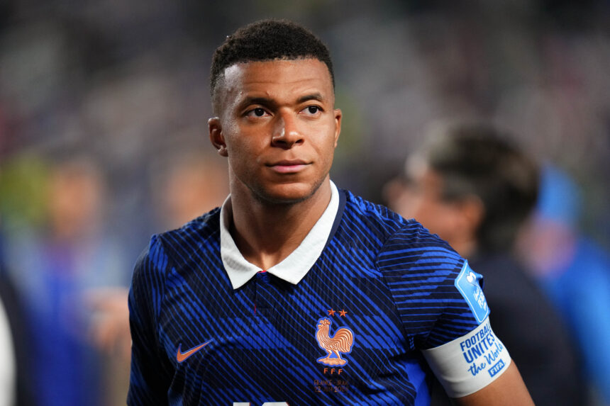 Mbappe dublis jubiliejinėse rungtynėse atvedė Prancūziją į atkrintamąsias