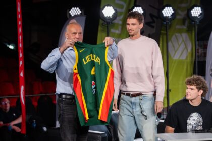 Rimas Kurtinaitis ir Matas Buzelis (BNS Foto nuotr.)