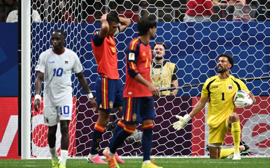 Ispanai neįveikė futbolo nykštukės pasipriešinimo