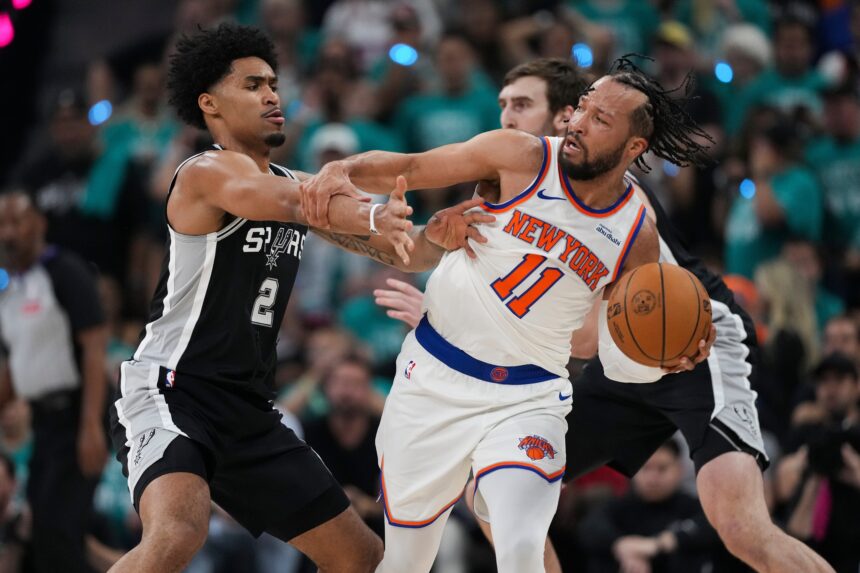 NBA finalo starte – fano reidas į aikštę ir „Knicks“ pergalę lėmusi galinga rungtynių pabaiga