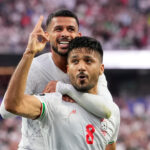 Irano rinktinės futbolininkai Mohamadas Mohebbi ir Mehdi Gayedi (Scanpix nuotr.)