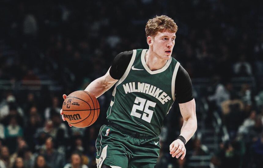 Jakučionis strigo atakuodamas, o „Bucks“ vėl liko be pergalės