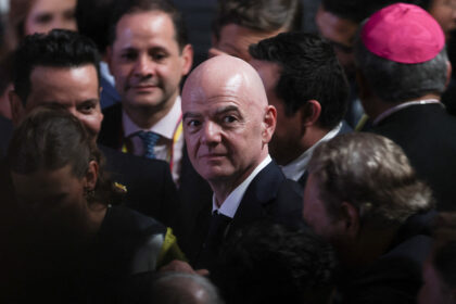 BBC skaičiavimais, dabartinė situacija Infantino yra grėsminga – 73 asociacijos yra jo pusėje, 124 laikomos esančiomis opozicijoje, o dar 13 nėra apsisprendusios