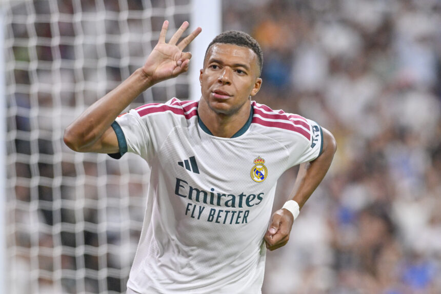 Kylianas Mbappe „hat-tricku“ vainikavo Jose Mourinho sugrįžimą į „Bernabeu“