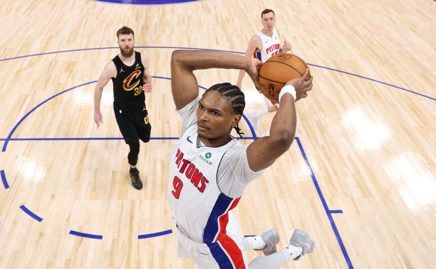 Milijonų lietus Thompsonų šeimoje: NBA užfiksuotas dar niekada nematytas brolių pasiekimas