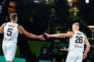 Evaldas Šaulys ir Evaldas Džiaugys. FIBA nuotr.