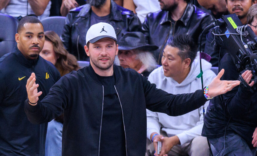 Dončičiaus neprireikė: „Lakers“ užtikrintai laimėjo derbį