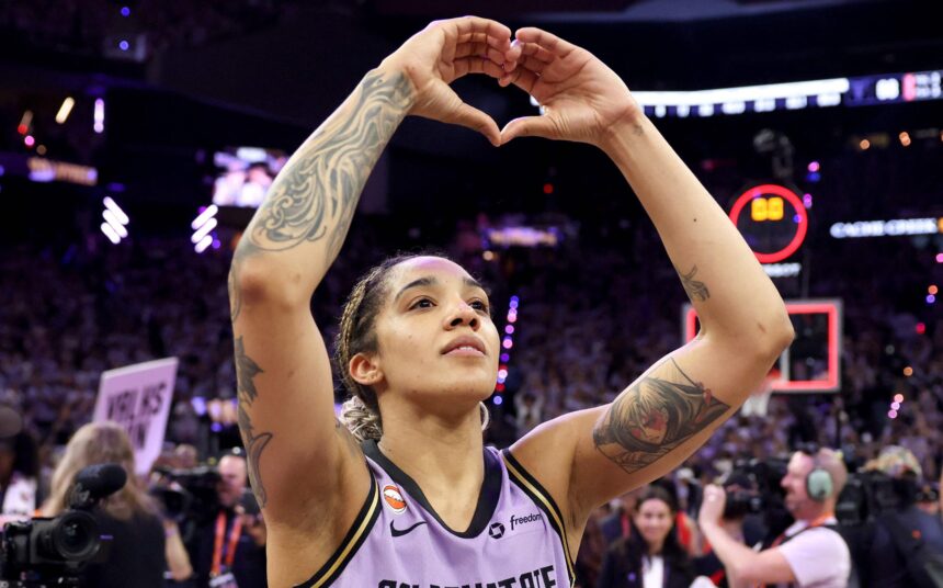 Jocytė liko ant suolo, o „Valkyries“ WNBA finalą pradėjo pergale