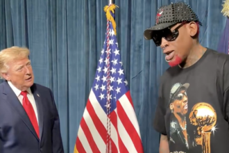 Donaldas Trumpas ir Dennisas Rodmanas (Stopkadras)